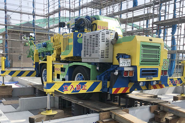 4.9t　リーチタワークレーン車　タダノ