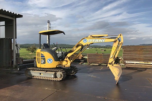 パワーショベル　コマツPC30